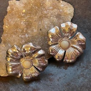 Vintage 60’s flower clip on earrings/ sophisticated flower power earrings silver